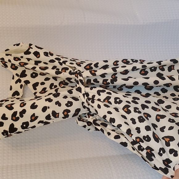 Leopard Print Wrap Dress - Picture 6 of 7